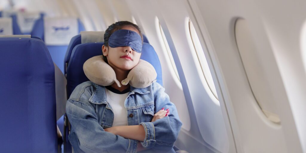 Cómo Sobrevivir a un Vuelo Largo: Consejos de un Experto